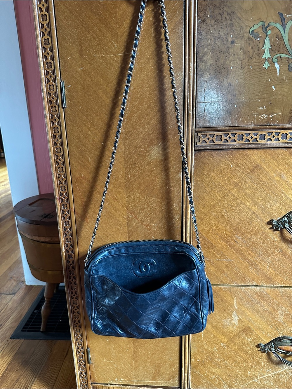 chanel quilted bag, very good condition, comes with wallet!!!